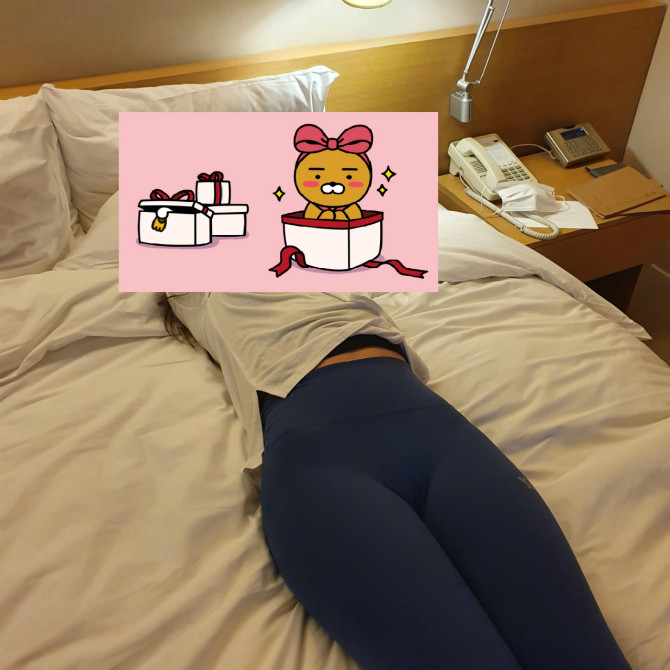 
꽉끼는 보두박근 레깅스녀 앞태, 뒷태
