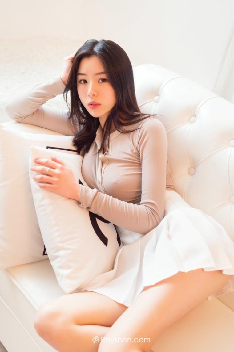 
테니스 치마 입은 참한 처자
