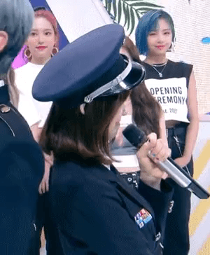 
제복 아린 (오마이걸)
