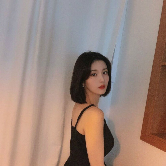 
단발 권은비
