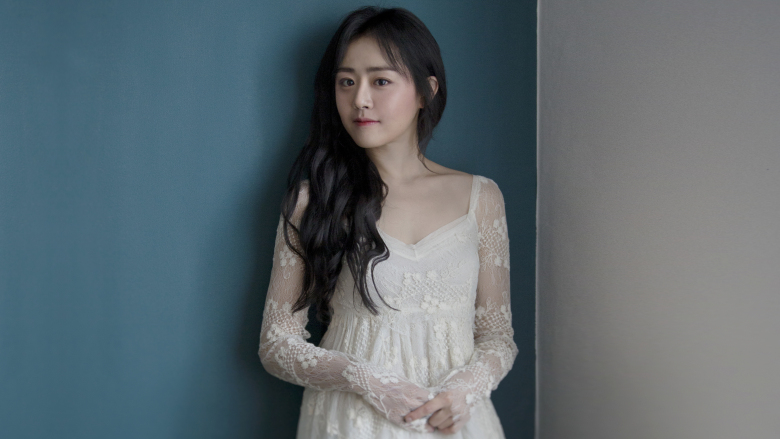 한템포 쉬고 안구정화 근영이누나..