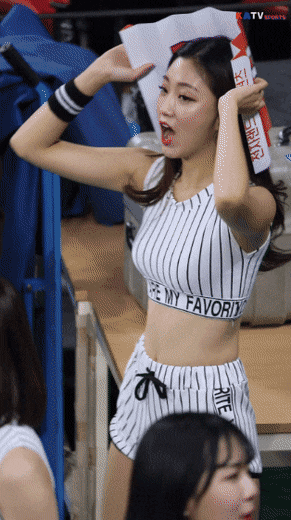 
치어리더 윤요안나.gif
