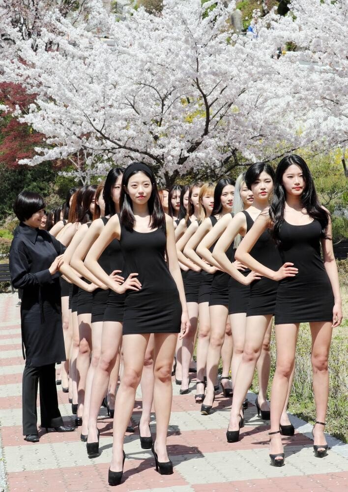 
전설의 모델 학과 야외수업
