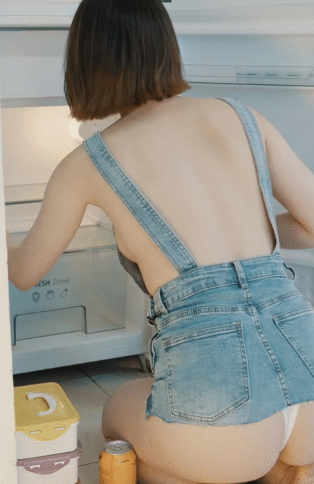 
멜빵 처자
