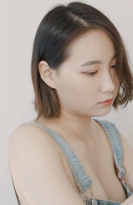 
멜빵 처자
