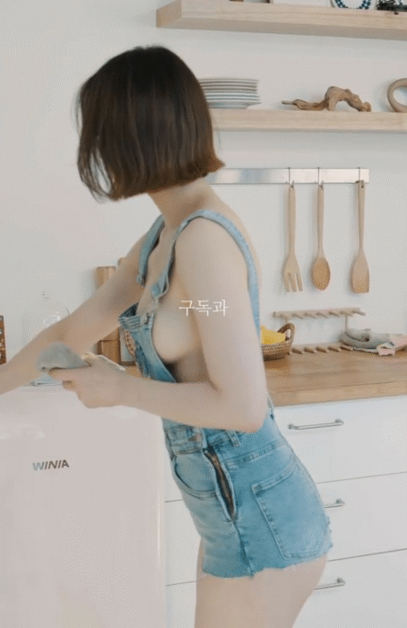 
멜빵 처자

