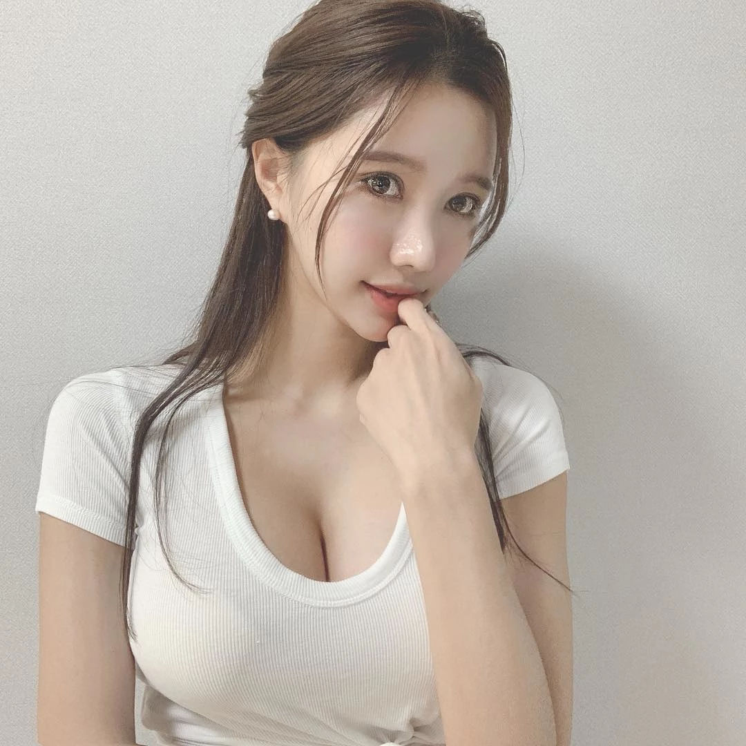 
장교출신 여성 경례 각도

