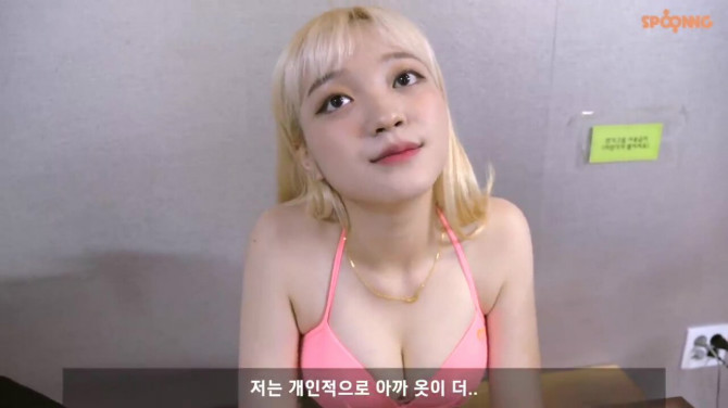 
후방 스프닝 비키니쇼
