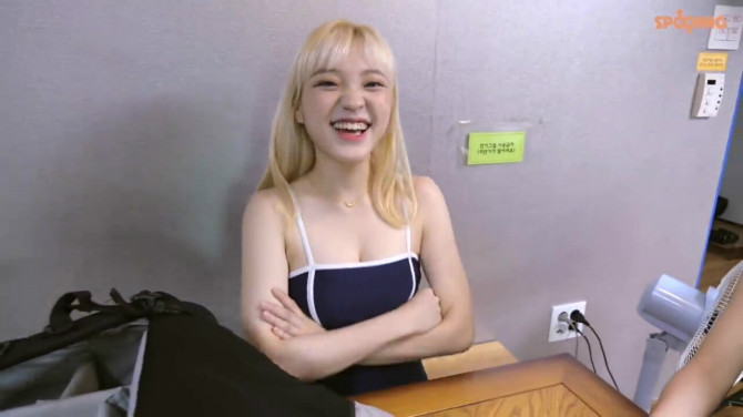 
후방 스프닝 비키니쇼
