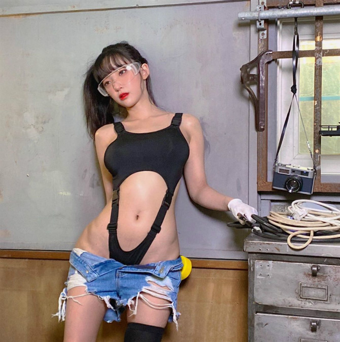 
맥심 9월호 표지 모델 강인경
