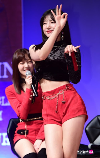 
라붐 핫팬츠+롱부츠 패션.jpg

