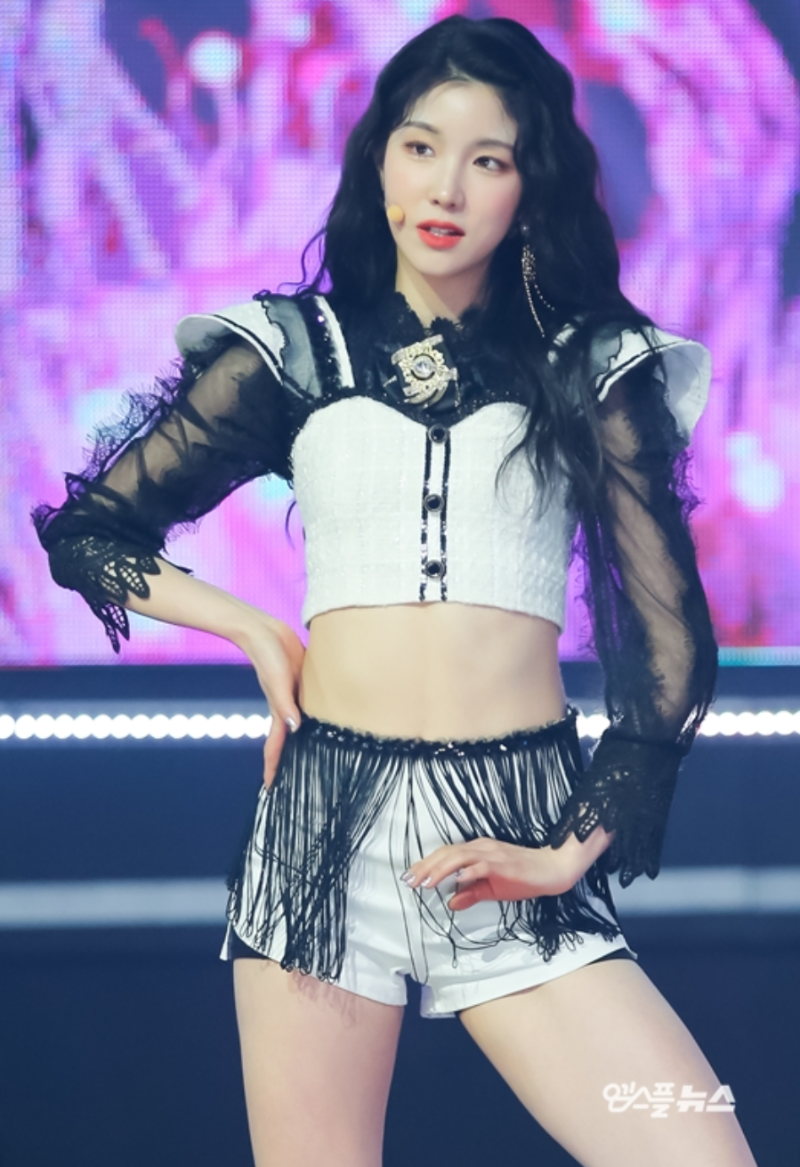 
라붐 핫팬츠+롱부츠 패션.jpg
