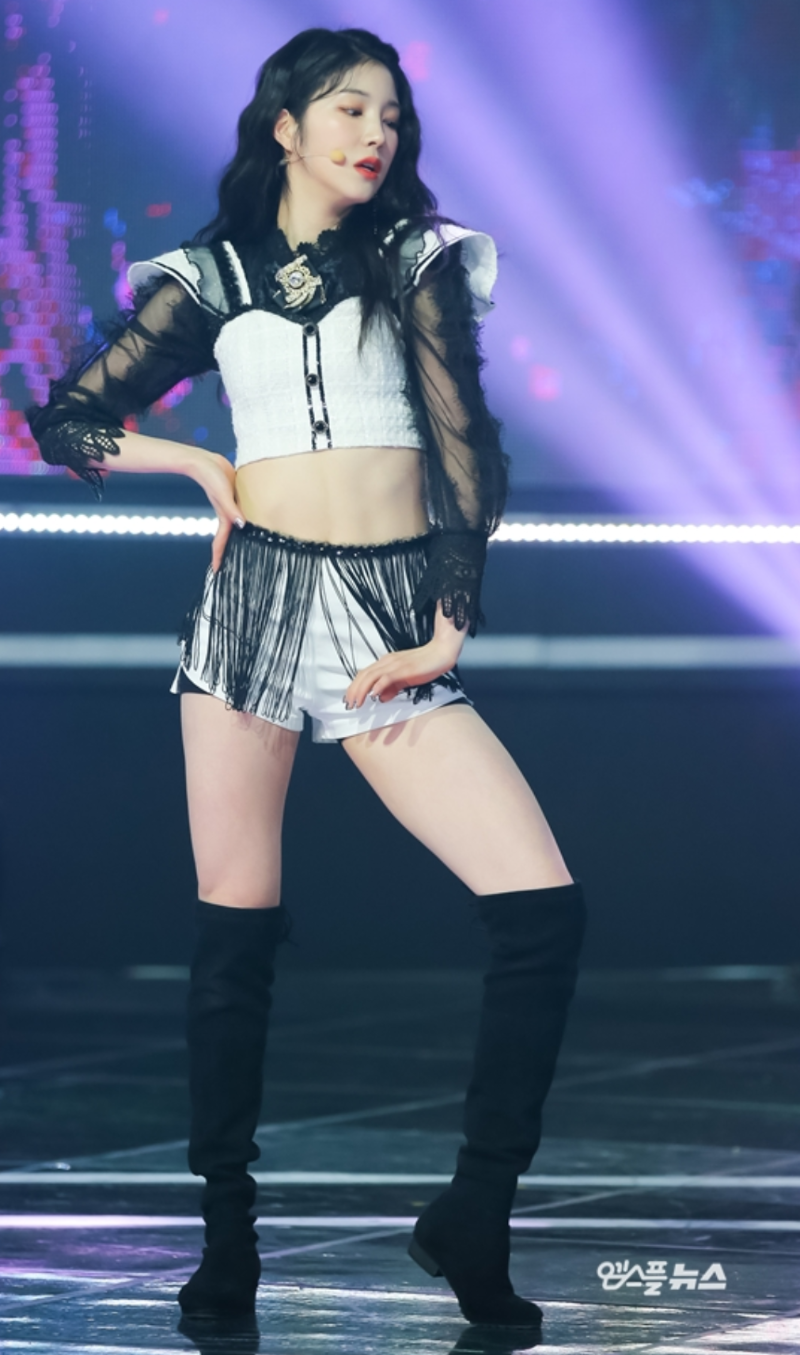 
라붐 핫팬츠+롱부츠 패션.jpg
