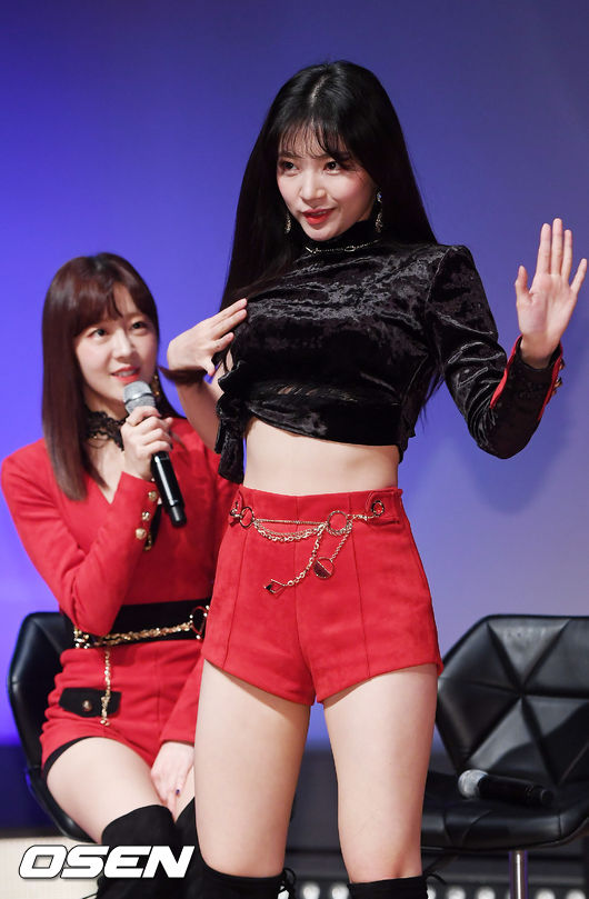 
라붐 핫팬츠+롱부츠 패션.jpg
