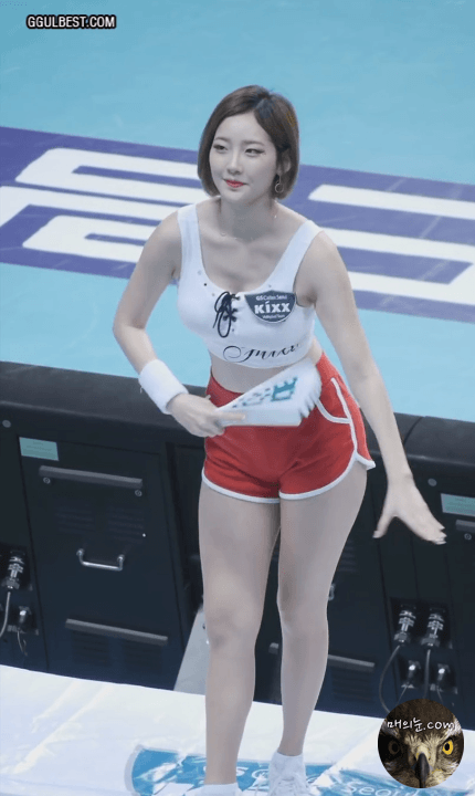 
라인과 발목이 예쁜 치어리더.jpgif
