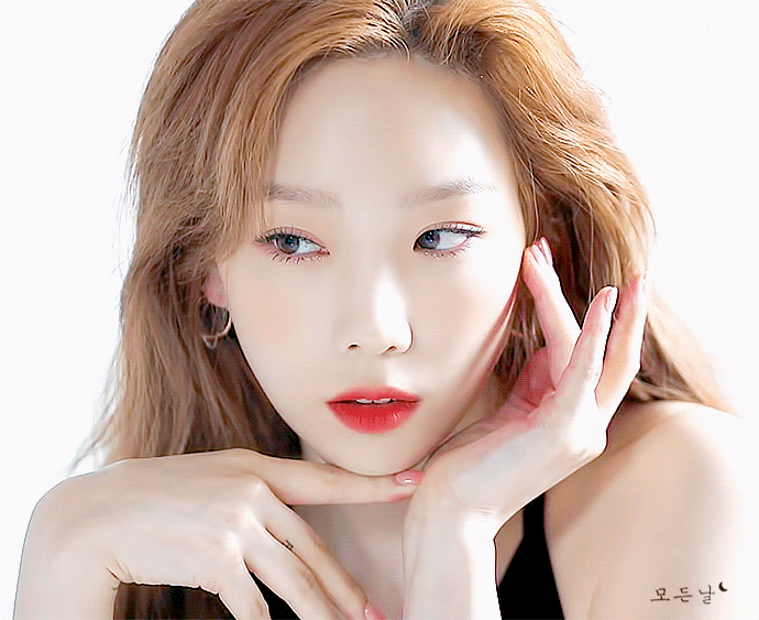 
섹시와 귀여움이 공존한 태연.jpgif
