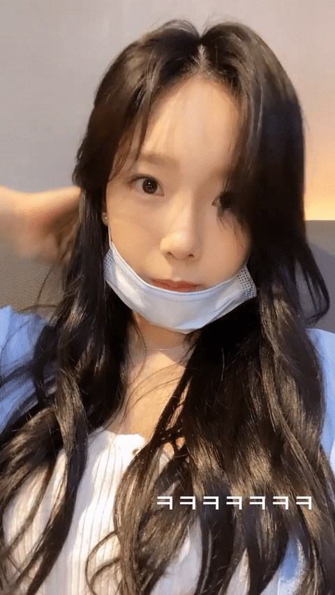 
섹시와 귀여움이 공존한 태연.jpgif
