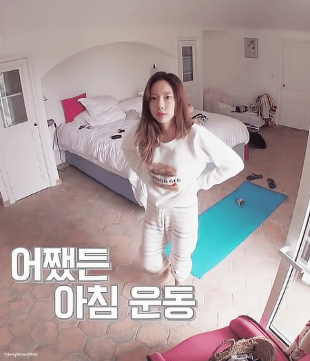 
섹시와 귀여움이 공존한 태연.jpgif
