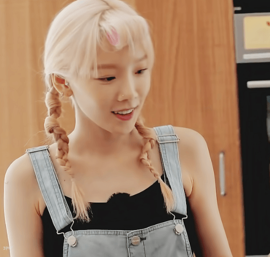 
섹시와 귀여움이 공존한 태연.jpgif
