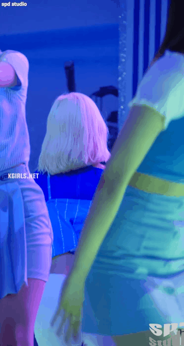
프로미스나인 이나경 땀 맺힌 허리라인
