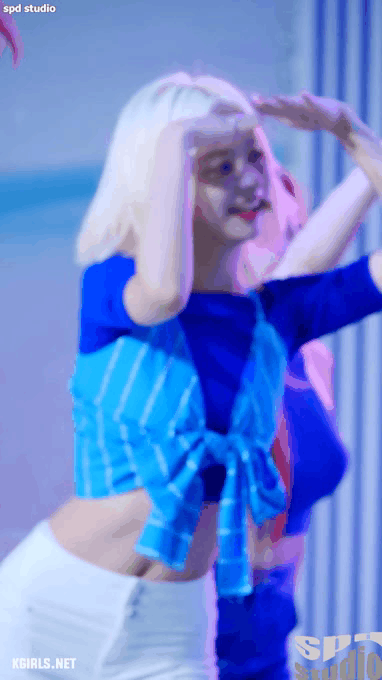 
프로미스나인 이나경 땀 맺힌 허리라인
