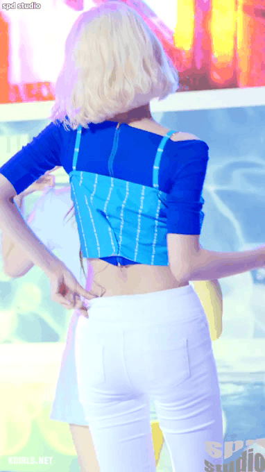 
프로미스나인 이나경 땀 맺힌 허리라인

