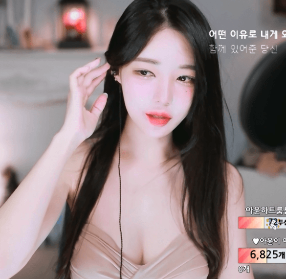
B J
