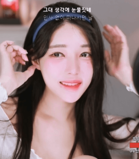 
B J
