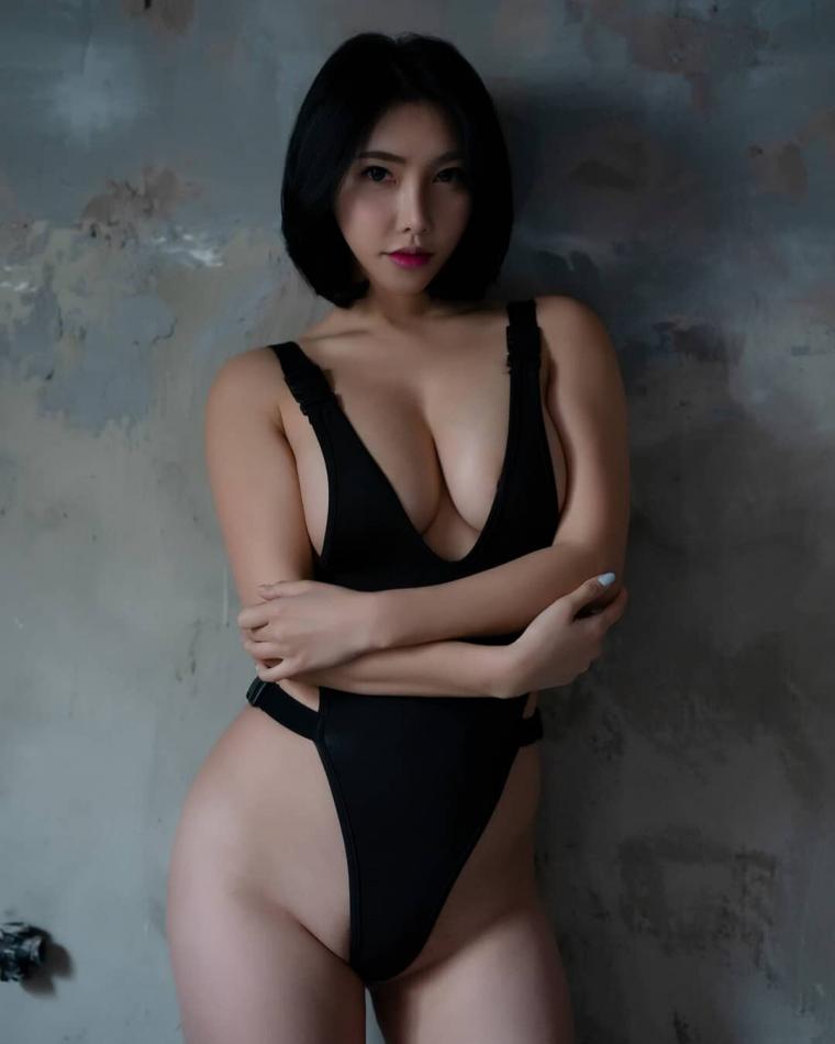 
모델 윤체리
