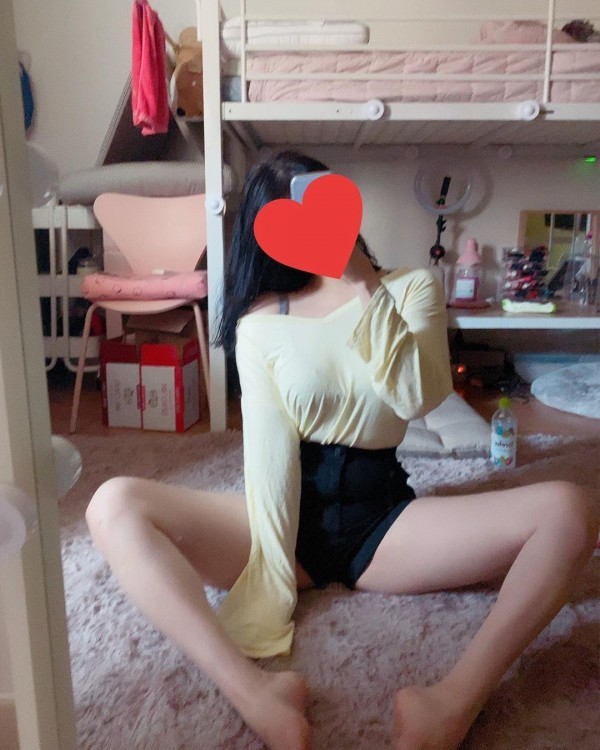 
방구석 셀카
