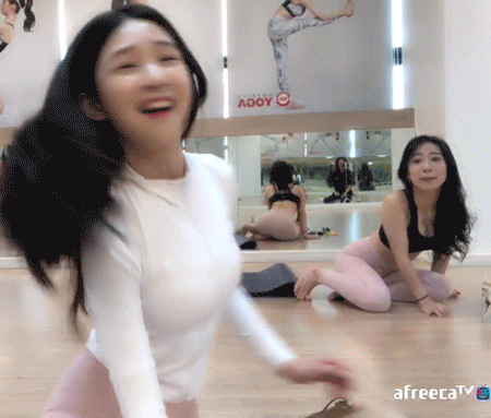 
요가복 입은여자가 세상에서 제일이뻐보인다..
