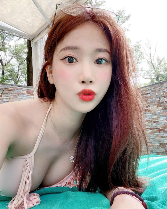 
수영하는 치어리더 누나...~
