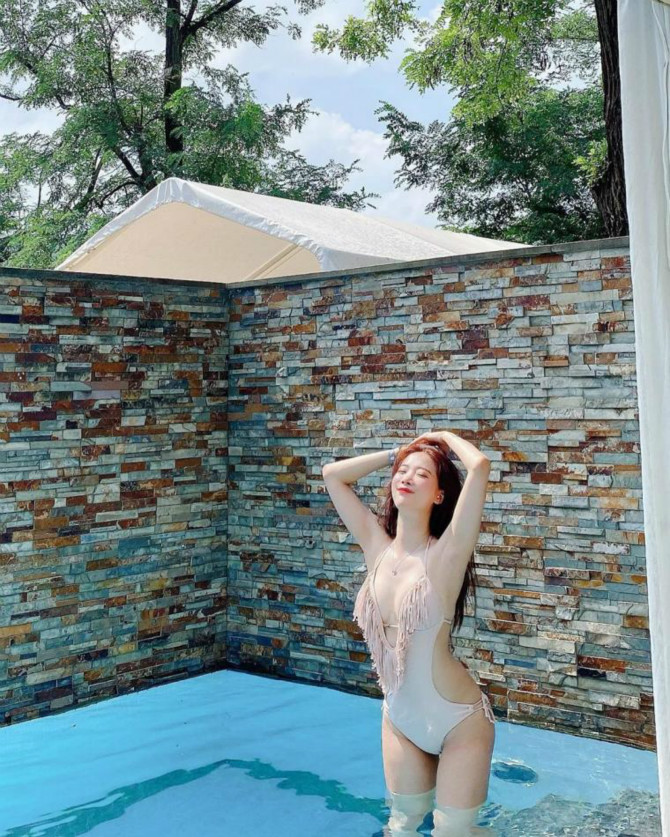 
수영하는 치어리더 누나...~
