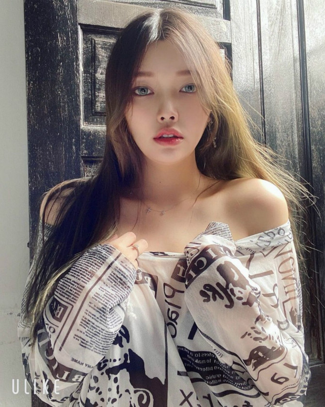 
눈이 크고 매력적인 외국 모델
