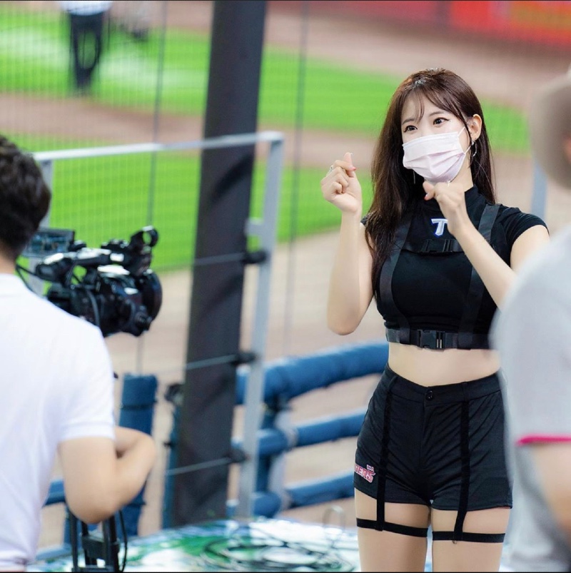 치어리더 복장이 가터벨트 후덜덜