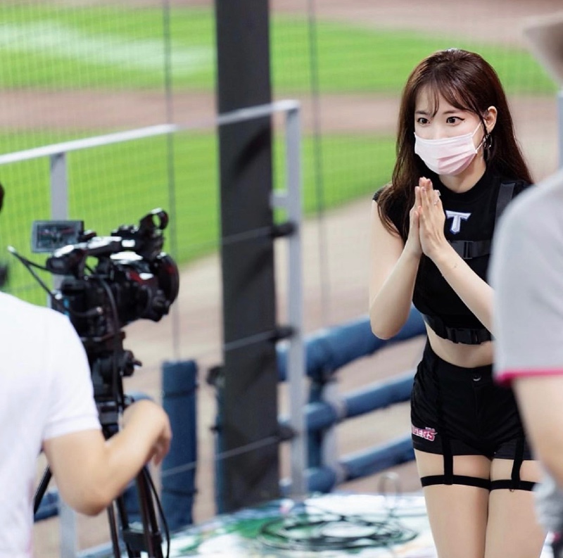 치어리더 복장이 가터벨트 후덜덜