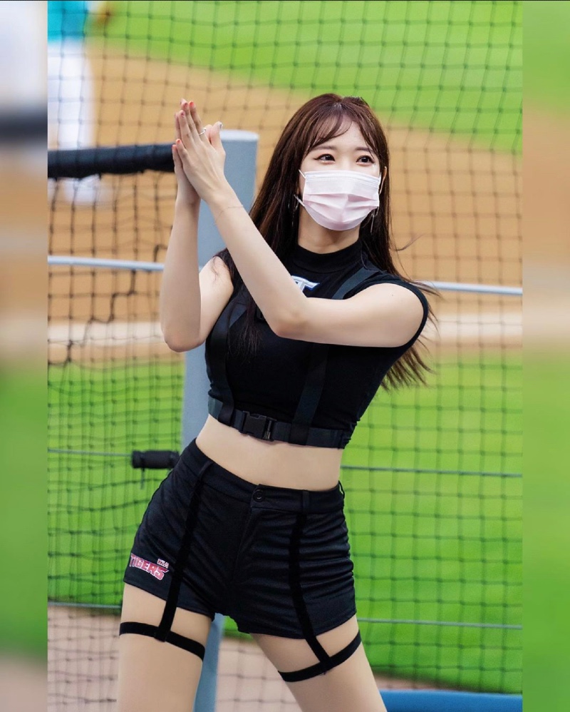 치어리더 복장이 가터벨트 후덜덜