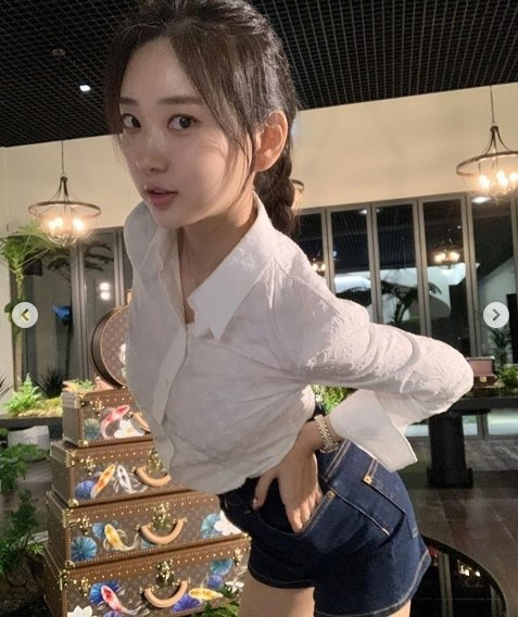 
신재은
