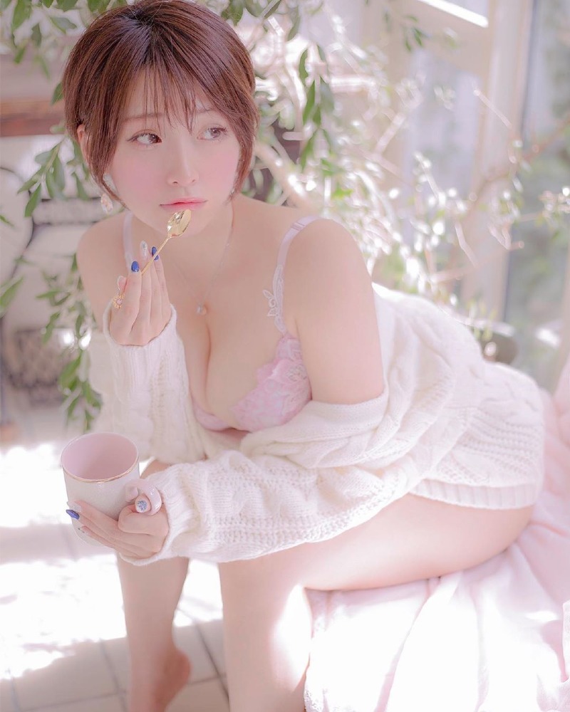 
문틈 사이로...

