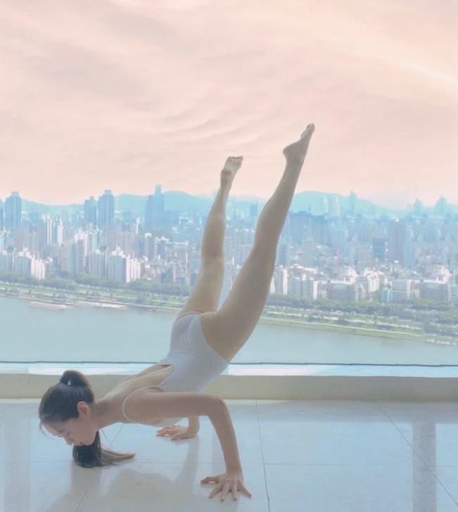 
요가하는 누나
