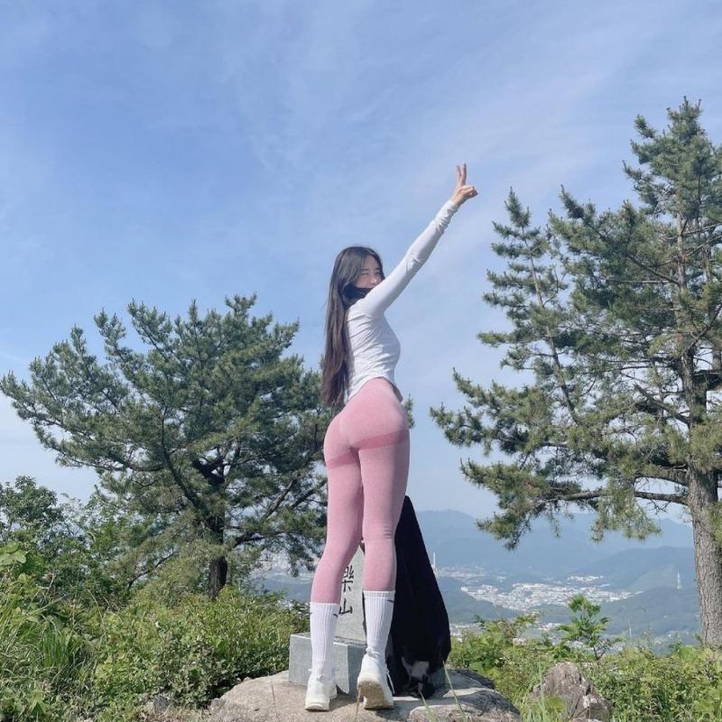 
162cm 52kg 인스타녀의 뒤태
