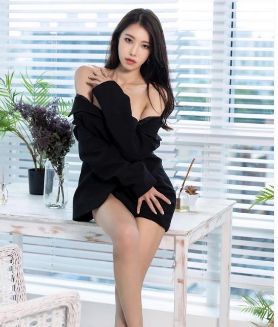 
레이싱 모델 유리안 2
