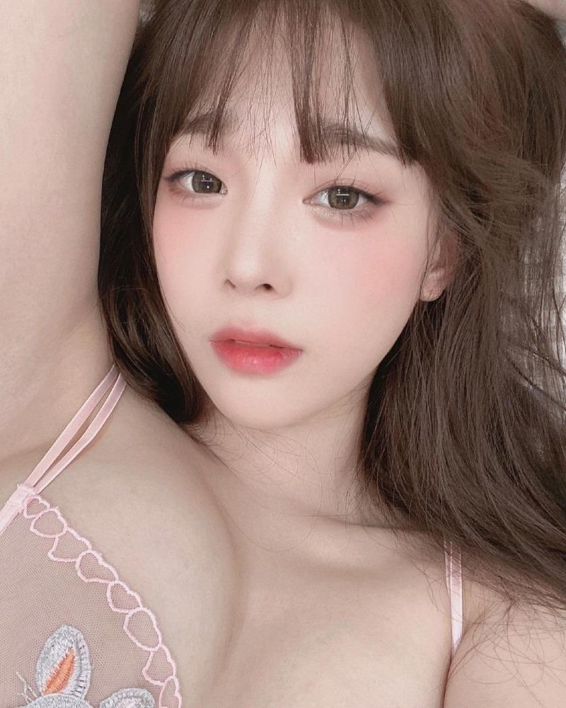 
핑크 시스루 강인경
