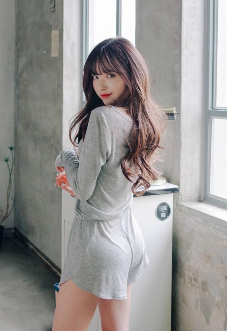 
예쁜女
