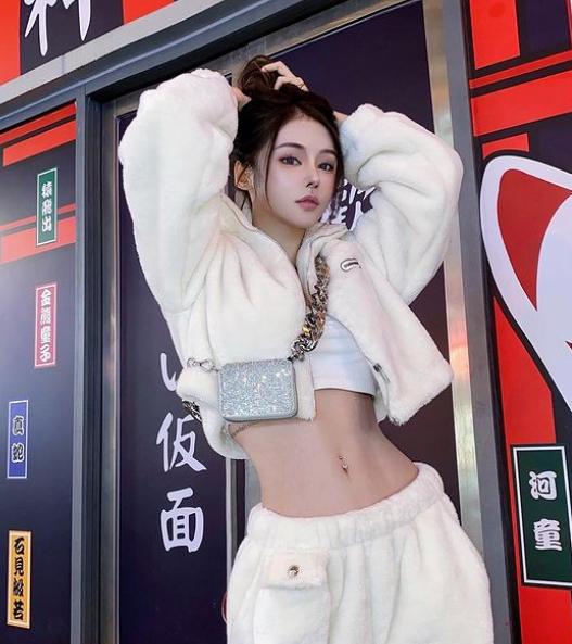 
중국누나 이뻐영~
