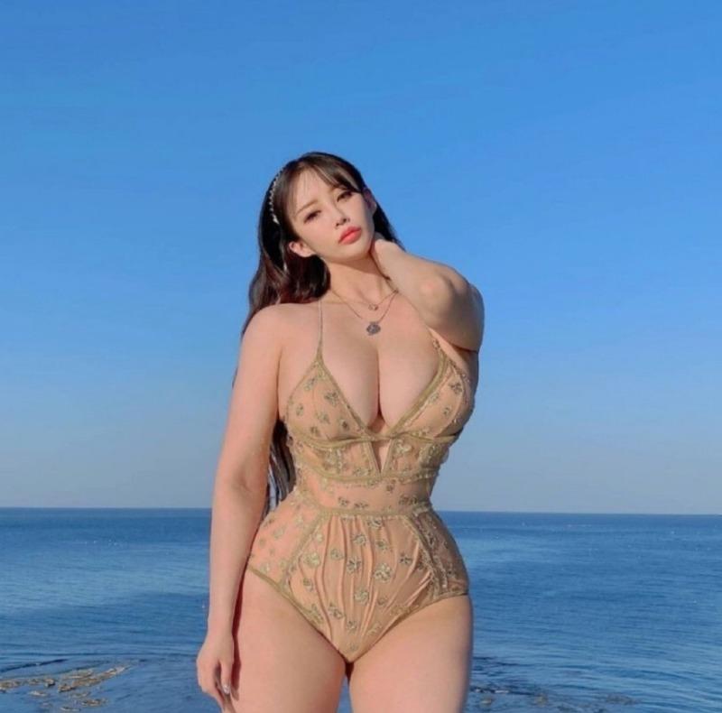 
화요일 후방 8
