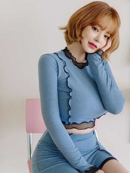 
귀여운 한국 모델 언냐~~
