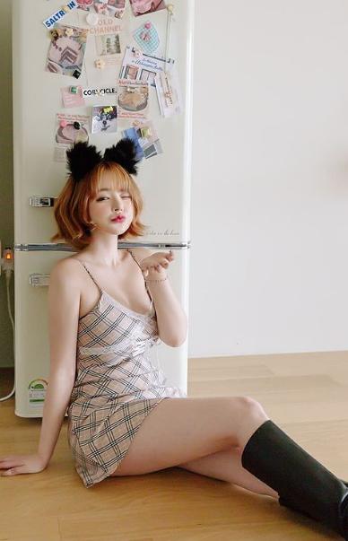 
귀여운 한국 모델 언냐~~
