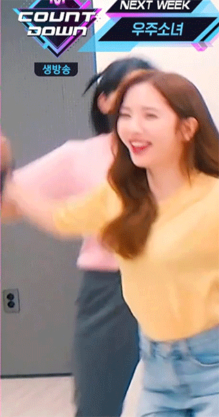 
요염한 우주소녀.jpgif
