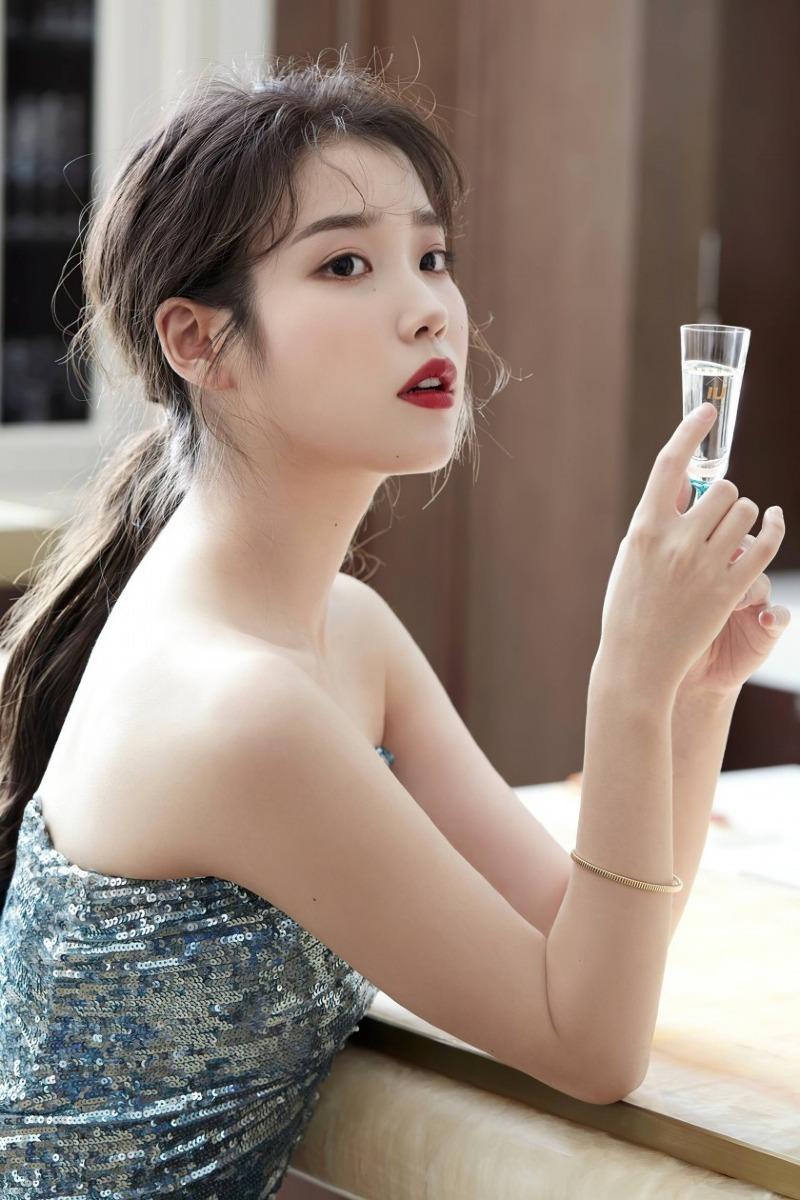 
아이유X참이슬 화보.jpg
